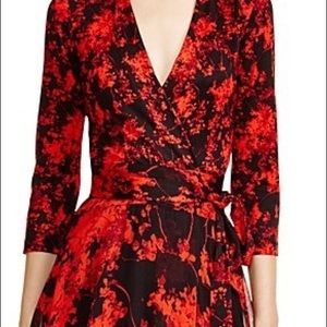 Sexy Diane Von Furstenburg Wrap Dress size 4, 100% silk